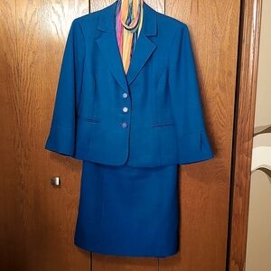 Gorgeous, Turquoise, Women's Evan-Picone suit, size 14